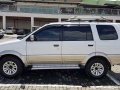 2010 Isuzu Crosswind XUV Manual-2