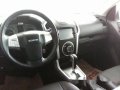 Isuzu MU-X 2017 WHITE FOR SALE-9