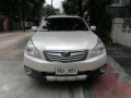 Subaru Outback 2010 like new for sale -0