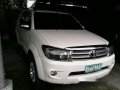 FOR SALE WHITE Toyota Fortuner 2009-0