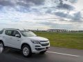 All new 2017 Chevrolet Trailblazer vs montero fortuner -2