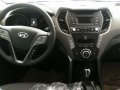 Hyundai Santa Fe 2017 White for sale-10