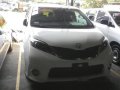 Toyota Sienna 2017 White for sale-2