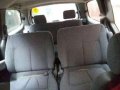 Kia Carnival 2000 AT White Van For Sale -1