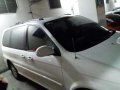 Kia Carnival 2000 AT White Van For Sale -3