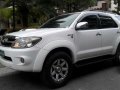 Toyota Fortuner V 4x4 2007 AT White For Sale -3