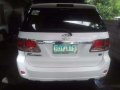 Toyota Fortuner V 2006 white for sale -0