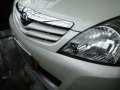 Toyota INNOVA G. 2012 MT White For Sale -3