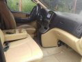 Hyundai Starex VGT Gold 2010 AT Black For Sale -4