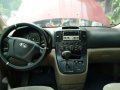 Kia Carnival 2.9 2009 CRDi AT Red For Sale -8