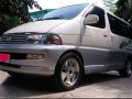 Toyota Hiace Regius 3.0 2002 AT White For Sale -5