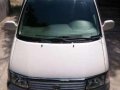 Toyota Hiace Regius 3.0 2002 AT White For Sale -0