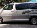 Toyota Hiace Regius 3.0 2002 AT White For Sale -2