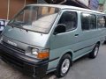 1995 toyota hiace commuter van-1