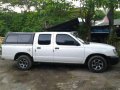 Fresh Nissan Frontier 2000 MT White For Sale -2