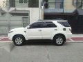 2009 Toyota Fortuner G Diesel 4x2 AT White For Sale -0