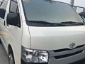 2015 Toyota Hi ace Commuter MT White For Sale -1