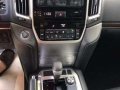 Super Fresh 2018 Toyota Land Cruiser 200 DSL For Sale-7