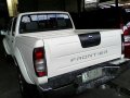 Nissan Frontier 2004 white for sale-4