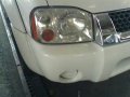 Nissan Frontier 2004 white for sale-5