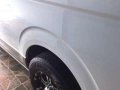 Toyota Hiace Grandia 2016 MT White Van For Sale -2