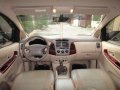 Toyota Innova G 2005 MT Beige SUV For Sale -7