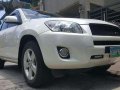 Toyota Rav4 Pearl White 2009 AT For Sale -4