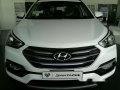 Good as new Hyundai Santa Fe 2017 for sale-2