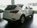 Well-kept Hyundai Santa Fe 2017 for sale-5
