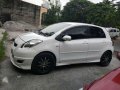Toyota Yaris 15 G 2010 AT White for sale -1