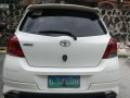 Toyota Yaris 15 G 2010 AT White for sale -4