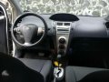 Toyota Yaris 15 G 2010 AT White for sale -2