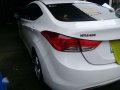 Hyundai Elantra Manual White Sedan For Sale -4