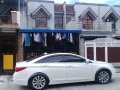 Hyundai Sonata 2.0 GLS 2011 AT White For Sale -2