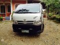 Toyota Hiace Commuter 2011 MT White For Sale -9