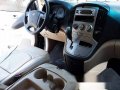 Good as new Hyundai Grand Starex 2009 for sale-3