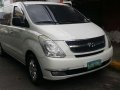 2009 Hyundai Starex VGt AT White Van For Sale -1