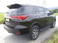 Toyota Fortuner V 4x2 AT Black SUV For Sale -5