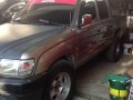 FOR SALE TOYOTA Hilux 03 sr5 Manual 4X2-0