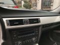 Good as new BMW 318i 2010 for sale-8