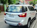 Well-maintained Isuzu MU-X 2015 for sale-4