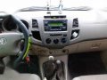 Rush sale Toyota Hilux manual 4x4 2007 model-3