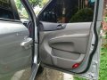 2010 Kia Carnival EX 2.9 CRDi Silver Van For Sale -5
