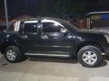 Isuzu Dmax LS manual transmission 2010 model for sale-8