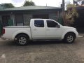 Nisaan Navara LE PICK UP 2009 White For Sale -1