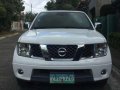 Nisaan Navara LE PICK UP 2009 White For Sale -0