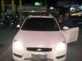 Ford Focus Hatchback 2007 AT White For Sale -2