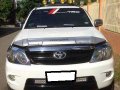 Toyota Fortuner white 2005 for sale-0