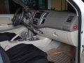 Well-maintained Toyota Fortuner V 2006 for sale-2