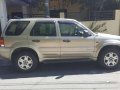 Ford Escape 2005 4x4 AT Beige SUV For Sale -0